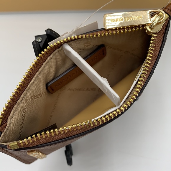 Michael Kors Jet Set Travel Medium Top Zip Card
Case Wallet LUGGAGE COLOR - Picture 10 of 11